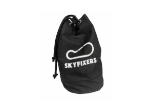 Bolsa Transporte Epis Sky 30l dispone de dos asas para su fácil transporte, además de unas cuerdas en la parte superior con un cierre de ajuste