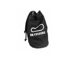 Bolsa Transporte Epis Sky 30l dispone de dos asas para su fácil transporte, además de unas cuerdas en la parte superior con un cierre de ajuste