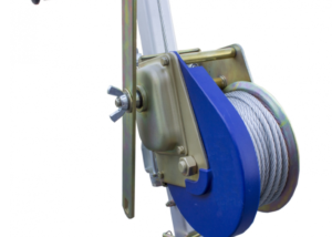 Torno Cable Acero TRN1 es un torno de Salvamento para Ascenso y Descenso en Espacios Confinados con freno automático. Norma: EN 1496 B