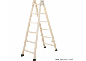 Escalera de madera de tijera de doble subida con peldaño ancho.