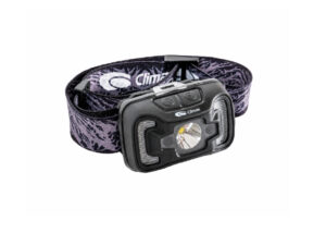 La linterna VISION está diseñada para su uso en casco, ofreciendo una iluminación versátil y práctica en diferentes entornos.